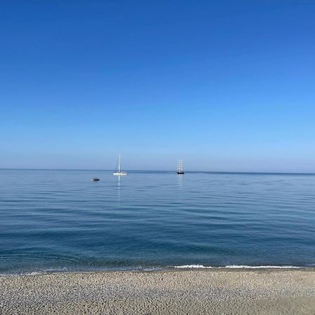 Beatrice Nel Centro Di Levanto Kültér fotó