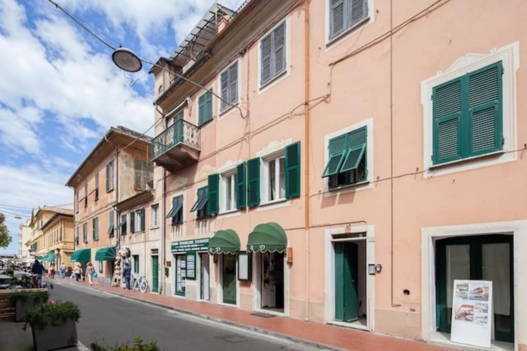 Beatrice Nel Centro Di Levanto Kültér fotó