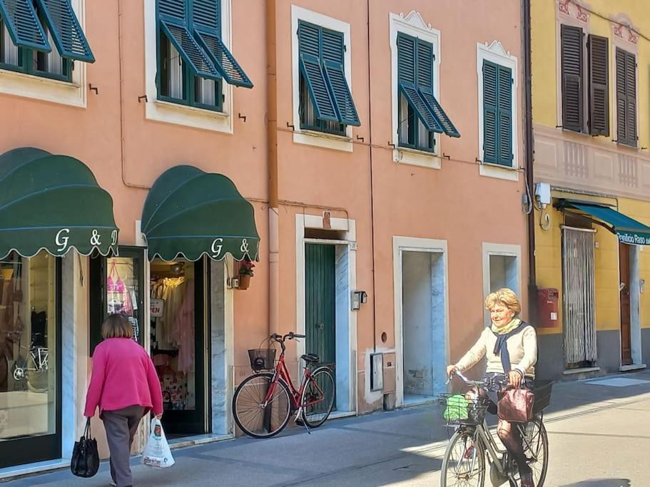 Beatrice Nel Centro Di Levanto Kültér fotó